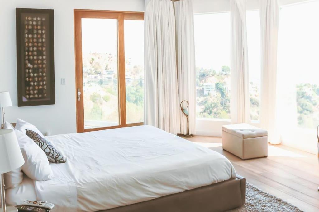 Hollywood Hills Modern Sanctuary-jaw Dropping View