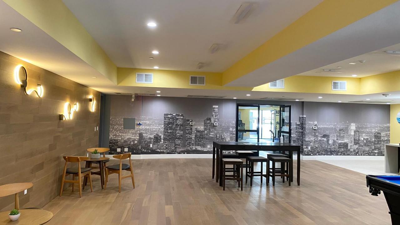 Apartment Gorgeous With Parking In Ktown La