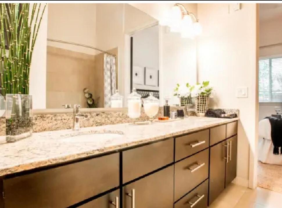 Apartment A-class Luxury 2 Bedrooms Apt In Woodland Hills Ca