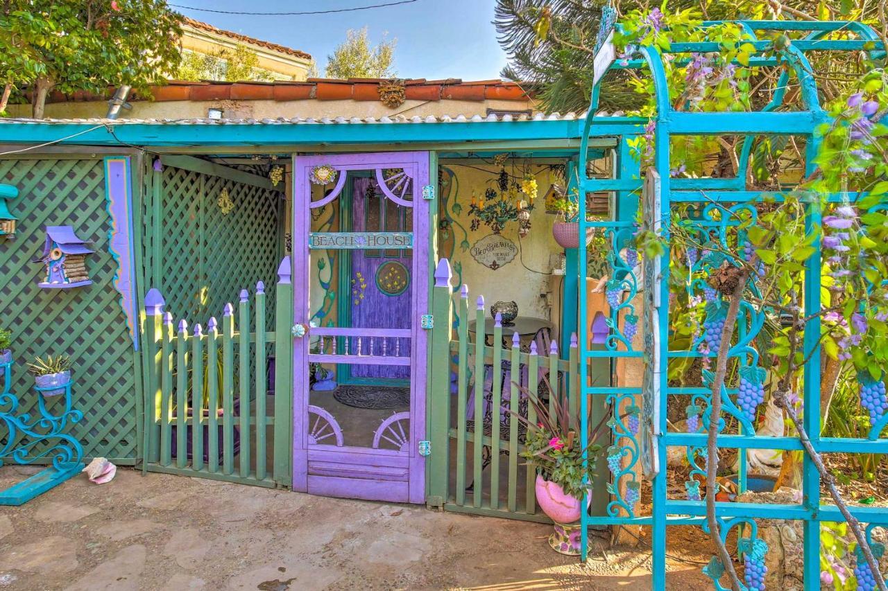 Flower Garden With Treehouse And Pond! Los Angeles