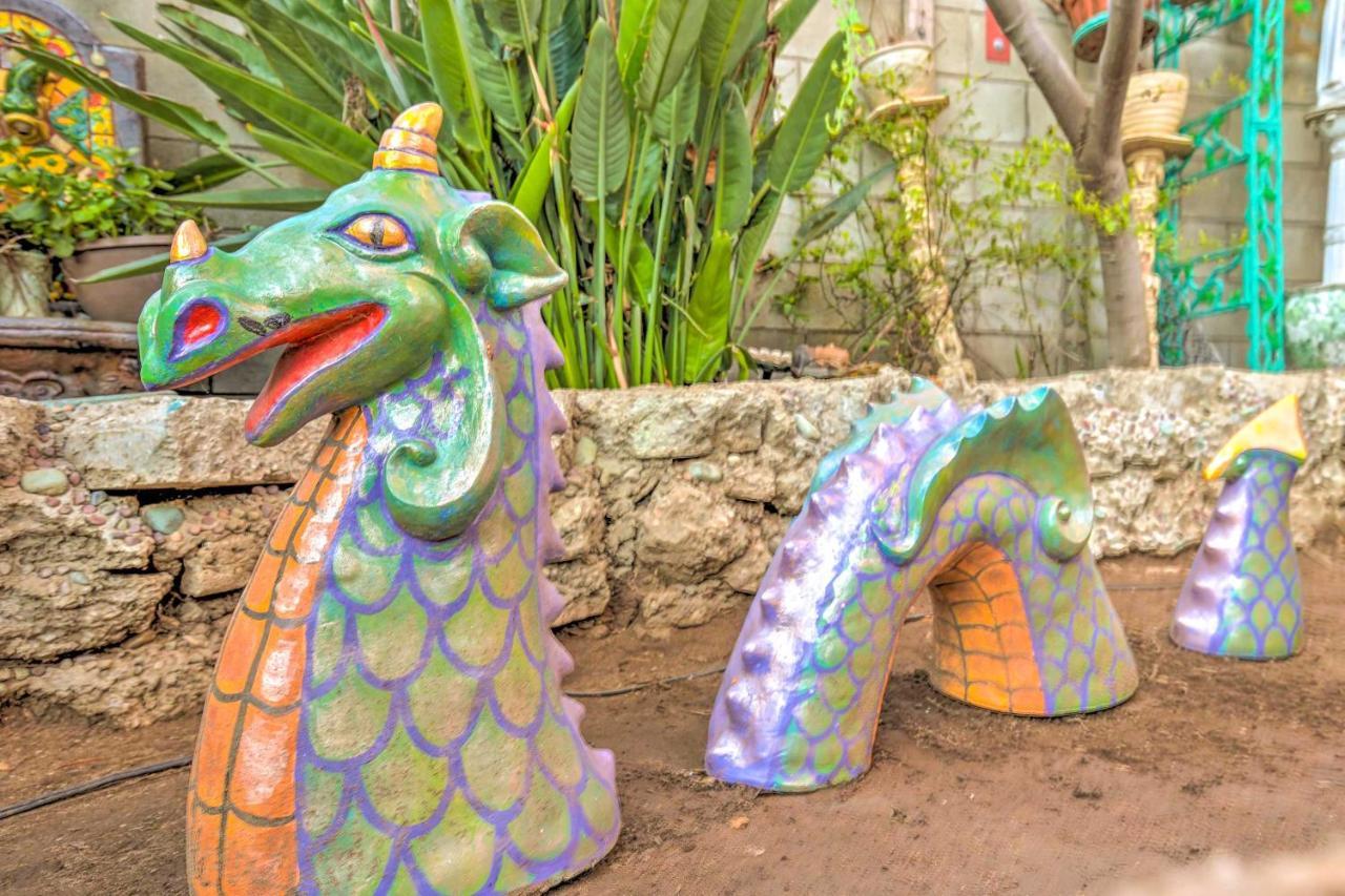 Flower Garden With Treehouse And Pond! Holiday home Los Angeles