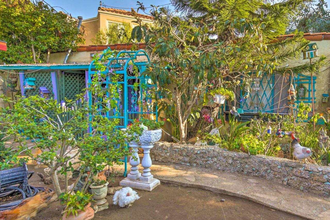 Flower Garden With Treehouse And Pond! Holiday home Los Angeles