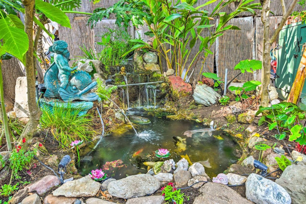 Flower Garden With Treehouse And Pond! Los Angeles