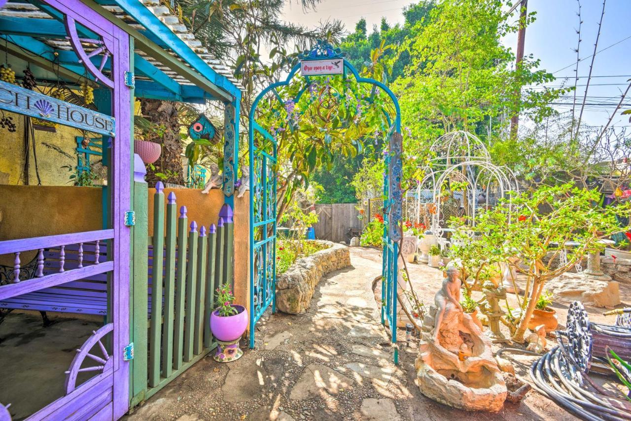 Flower Garden With Treehouse And Pond! Holiday home