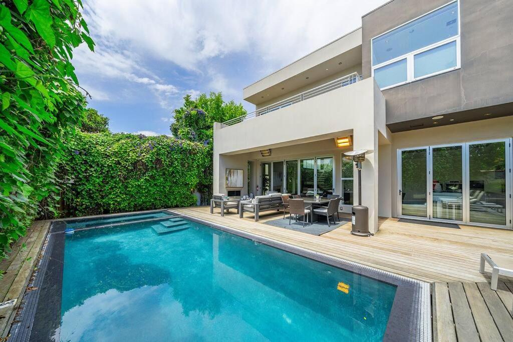Beverly Grove D Villa