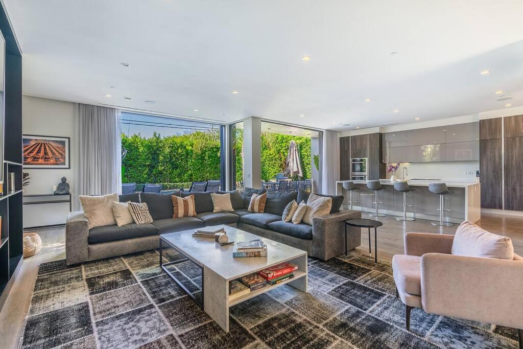 Luxury Gardner 5bdr !!! Los Angeles