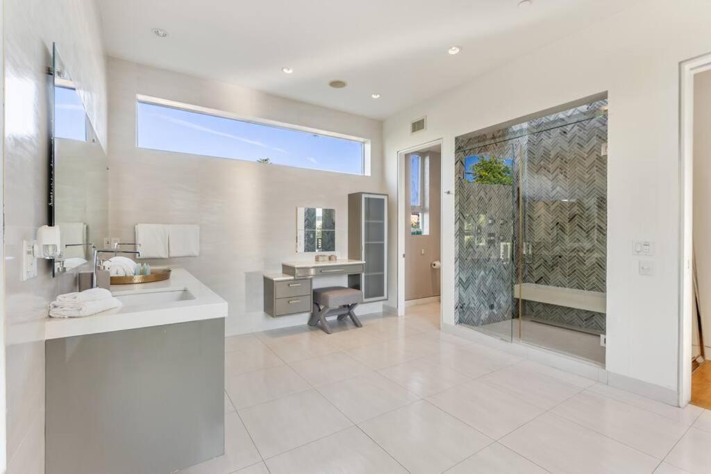 Luxury 5 Bedroom C!!!! Los Angeles