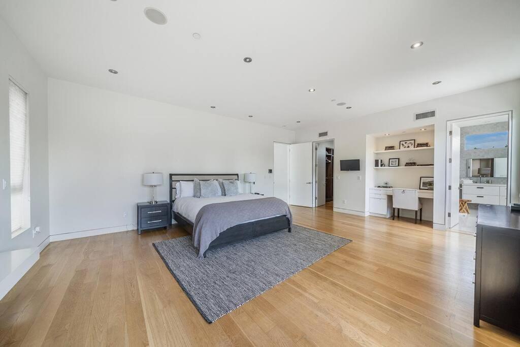 Beverly Grove D Villa
