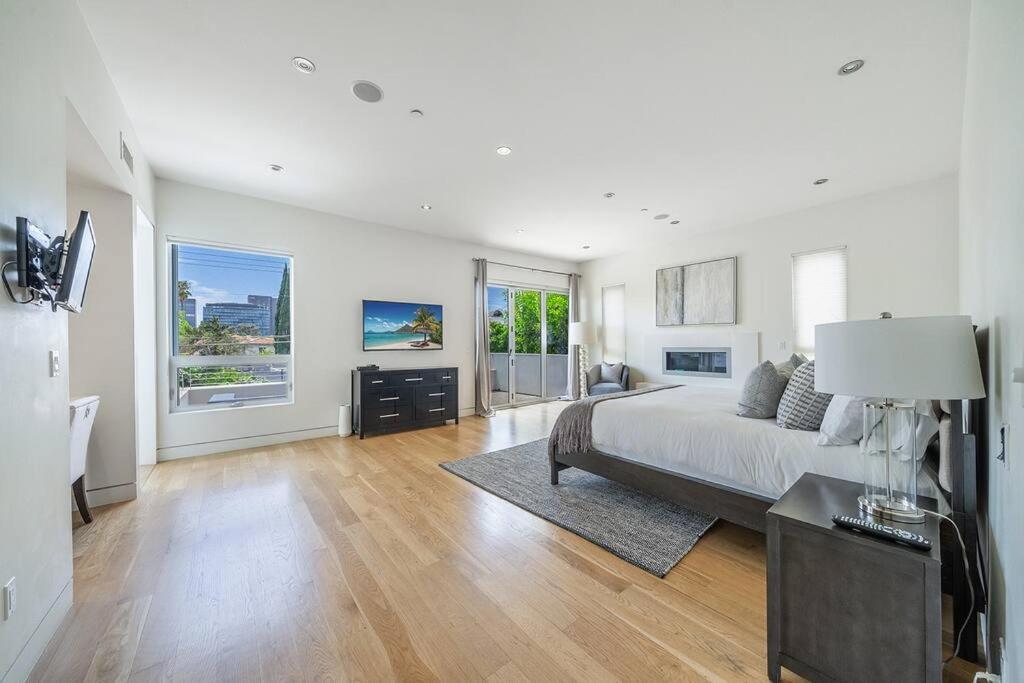 Beverly Grove D Villa *