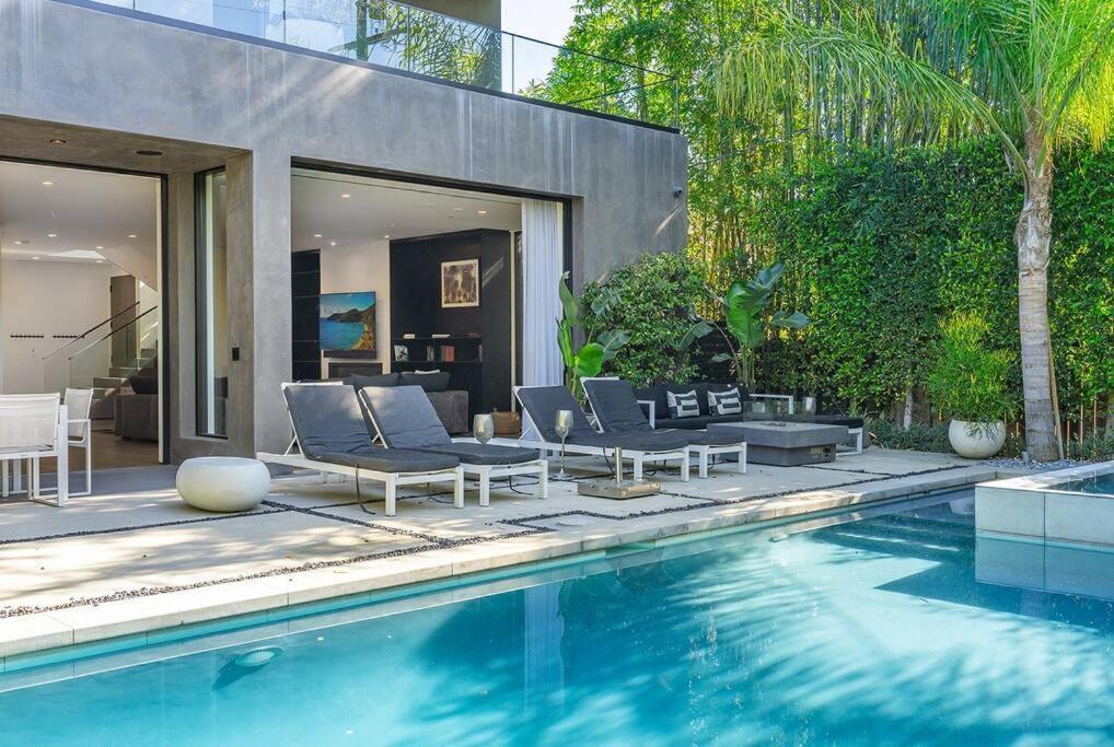 Luxury Gardner 5bdr !!! Villa *