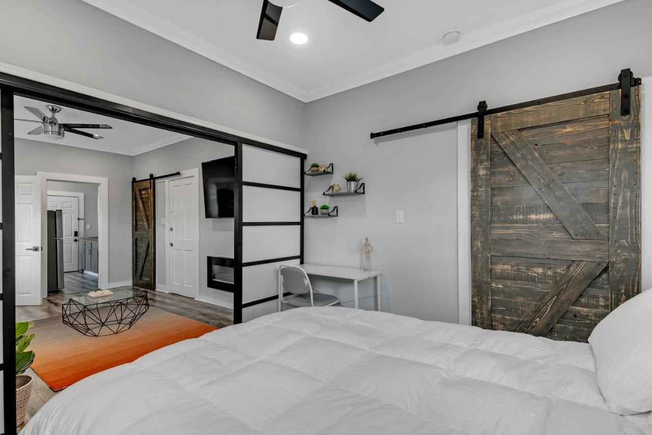 Hollywood Blvd Apartment