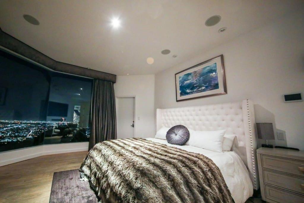 Hollywood Hills Modern Sanctuary-jaw Dropping View