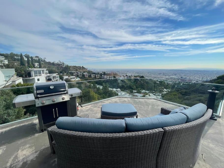 Hollywood Hills Modern Sanctuary-jaw Dropping View