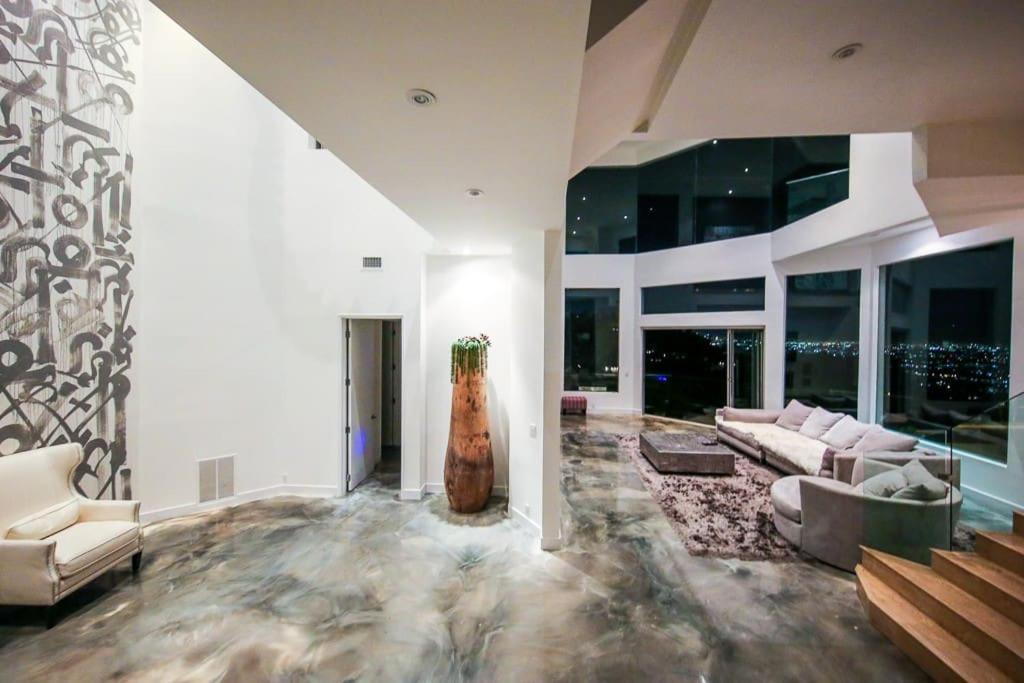 Hollywood Hills Modern Sanctuary-jaw Dropping View *
