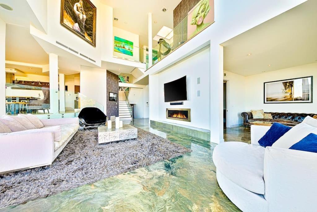 Hollywood Hills Modern Sanctuary-jaw Dropping View Los Angeles