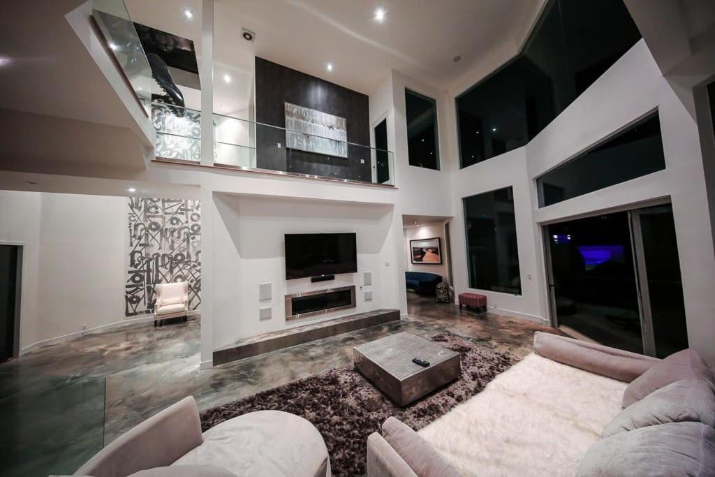 Villa Hollywood Hills Modern Sanctuary-jaw Dropping View