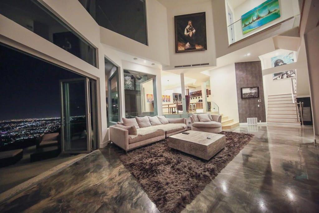 Hollywood Hills Modern Sanctuary-jaw Dropping View