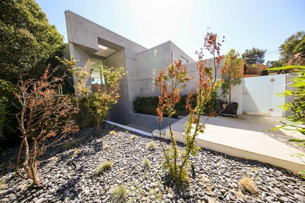 Hollywood Hills Modern Sanctuary-jaw Dropping View *