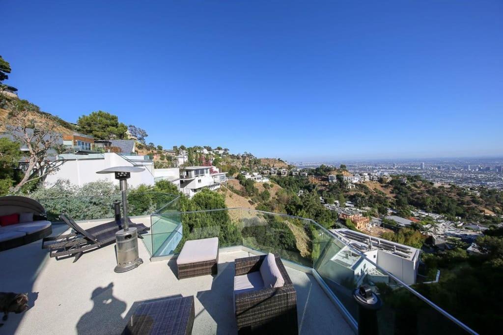 Hollywood Hills Modern Sanctuary-jaw Dropping View Villa *