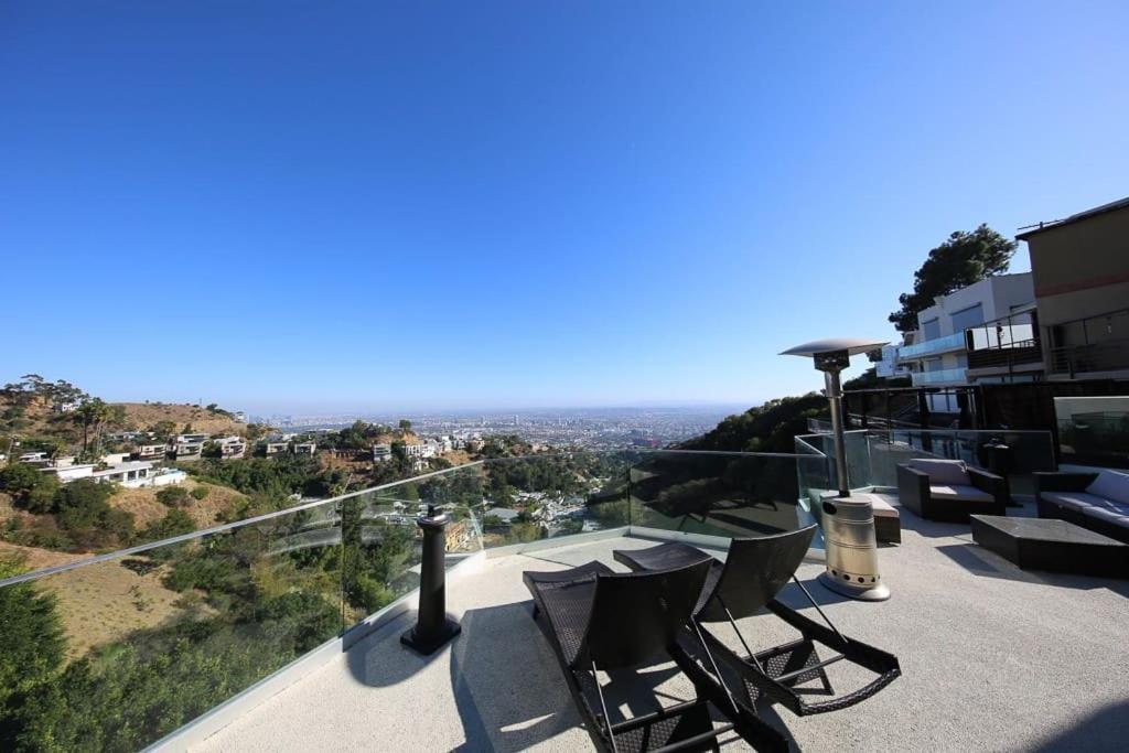 Hollywood Hills Modern Sanctuary-jaw Dropping View Villa