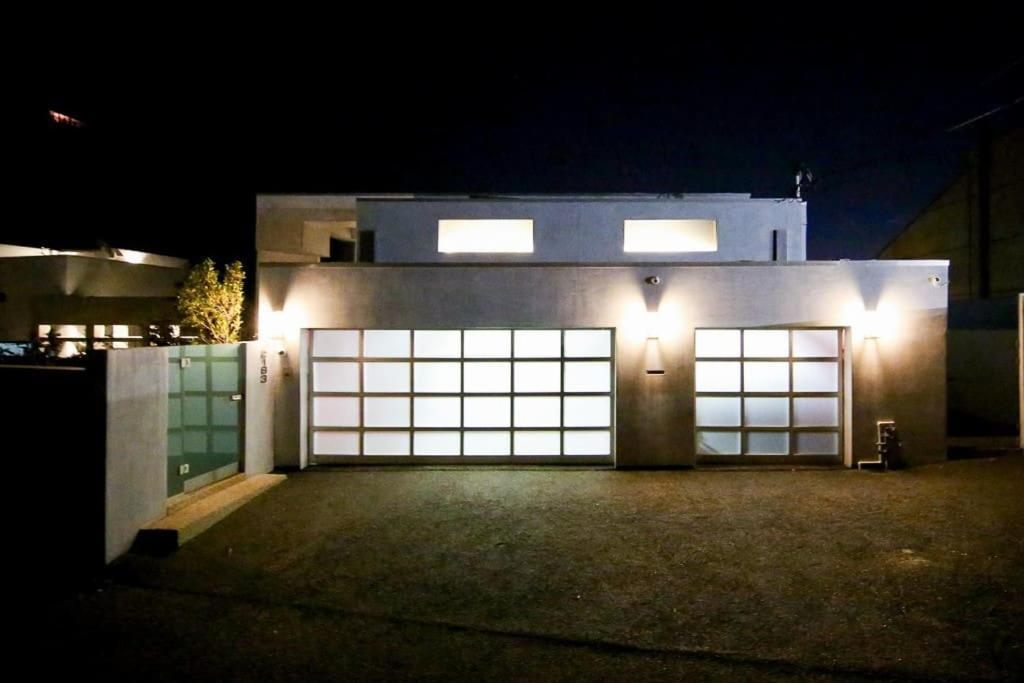 Hollywood Hills Modern Sanctuary-jaw Dropping View *