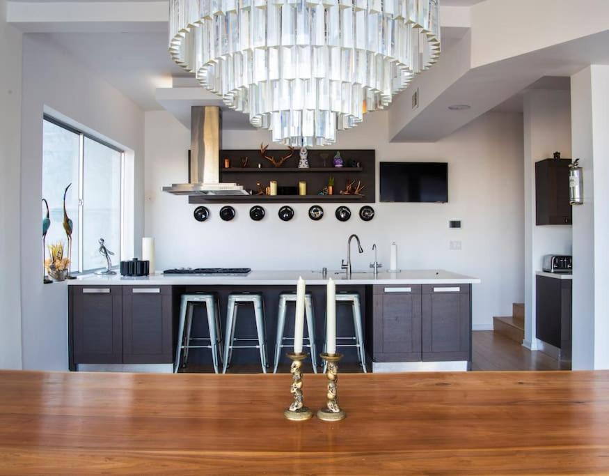 Hollywood Hills Modern Sanctuary-jaw Dropping View Villa