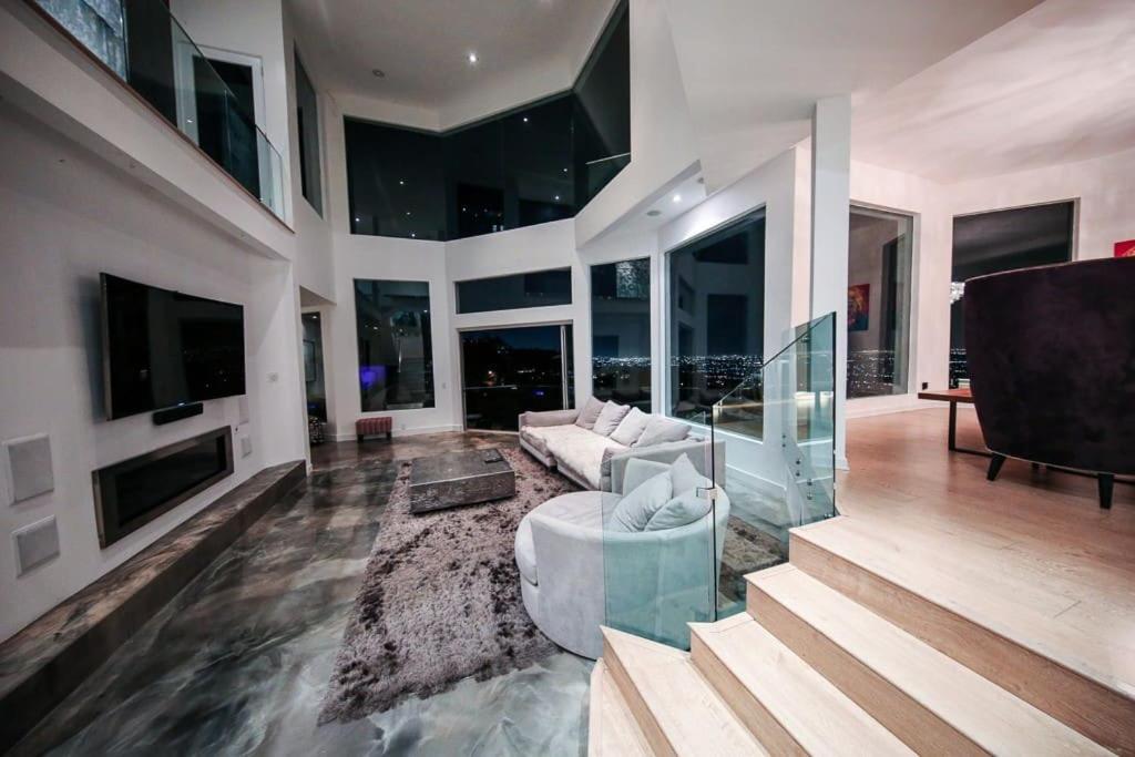 Hollywood Hills Modern Sanctuary-jaw Dropping View Villa Los Angeles
