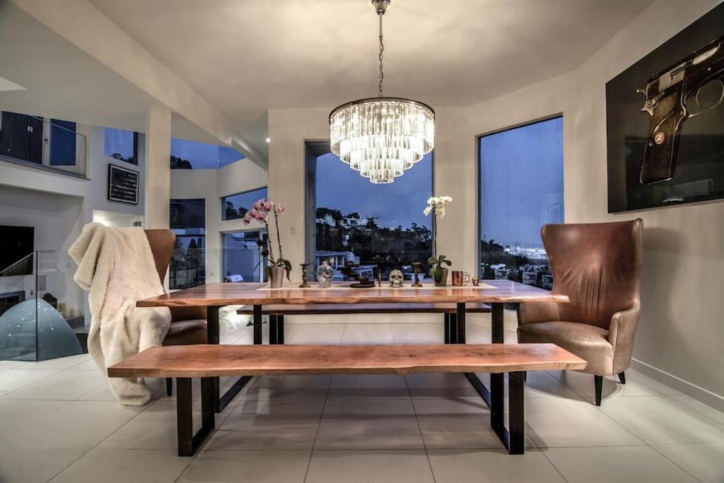 Hollywood Hills Modern Sanctuary-jaw Dropping View