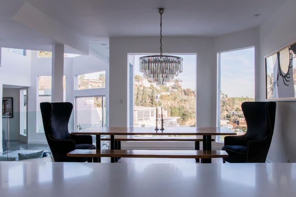 Hollywood Hills Modern Sanctuary-jaw Dropping View Villa *