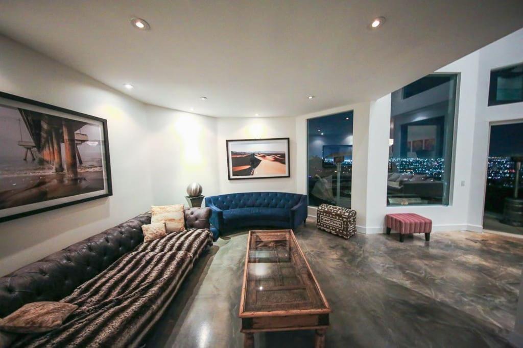Hollywood Hills Modern Sanctuary-jaw Dropping View Villa *