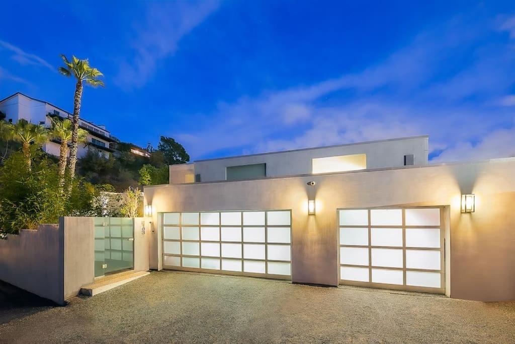 Hollywood Hills Modern Sanctuary-jaw Dropping View *
