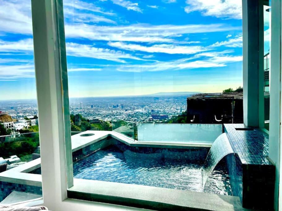 Hollywood Hills Modern Sanctuary-jaw Dropping View Villa *