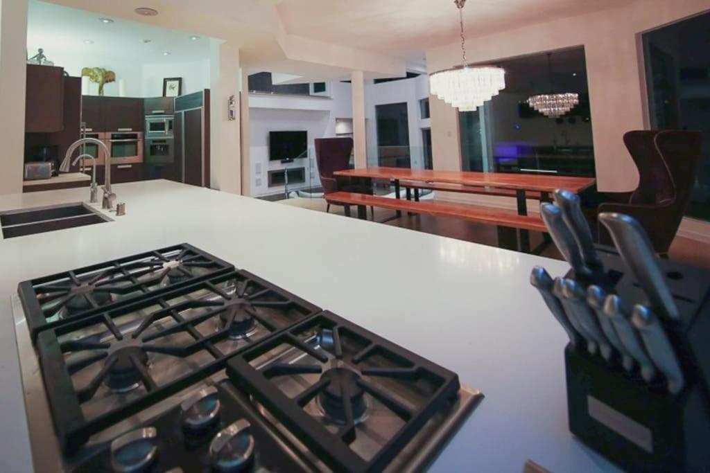 Villa Hollywood Hills Modern Sanctuary-jaw Dropping View *