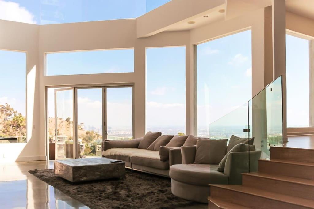 Hollywood Hills Modern Sanctuary-jaw Dropping View Villa *