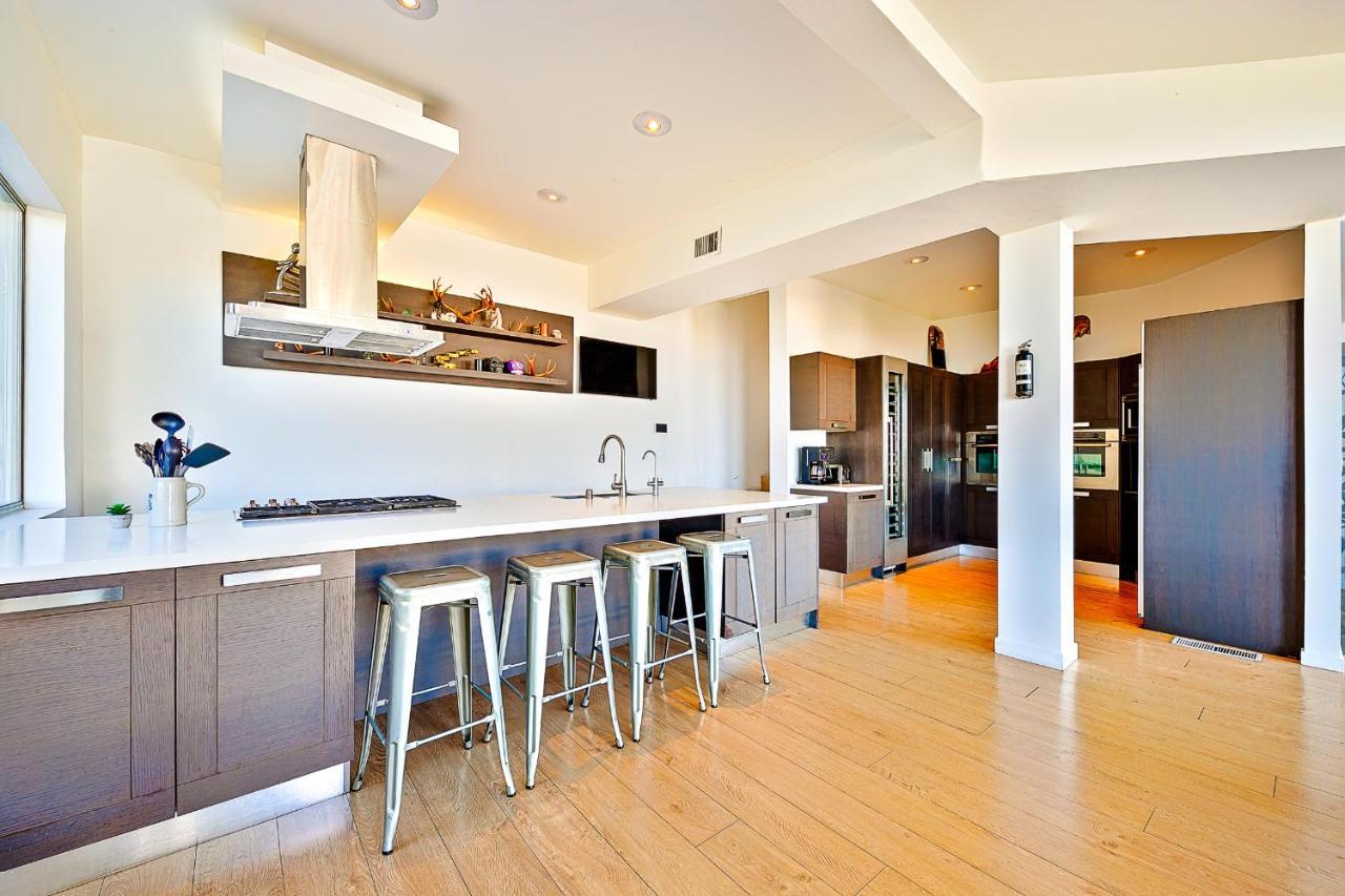 Hollywood Hills Modern Sanctuary-jaw Dropping View Villa