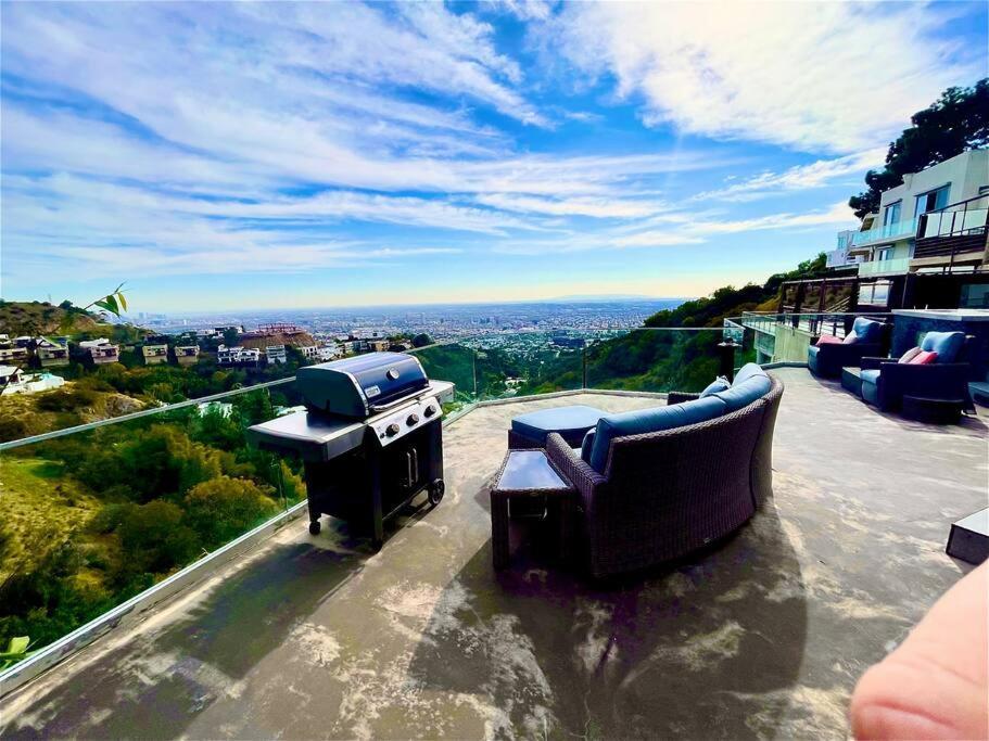 Hollywood Hills Modern Sanctuary-jaw Dropping View