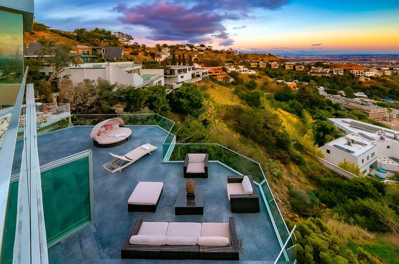 Hollywood Hills Modern Sanctuary-jaw Dropping View