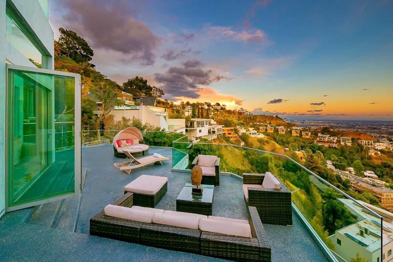 Hollywood Hills Modern Sanctuary-jaw Dropping View *