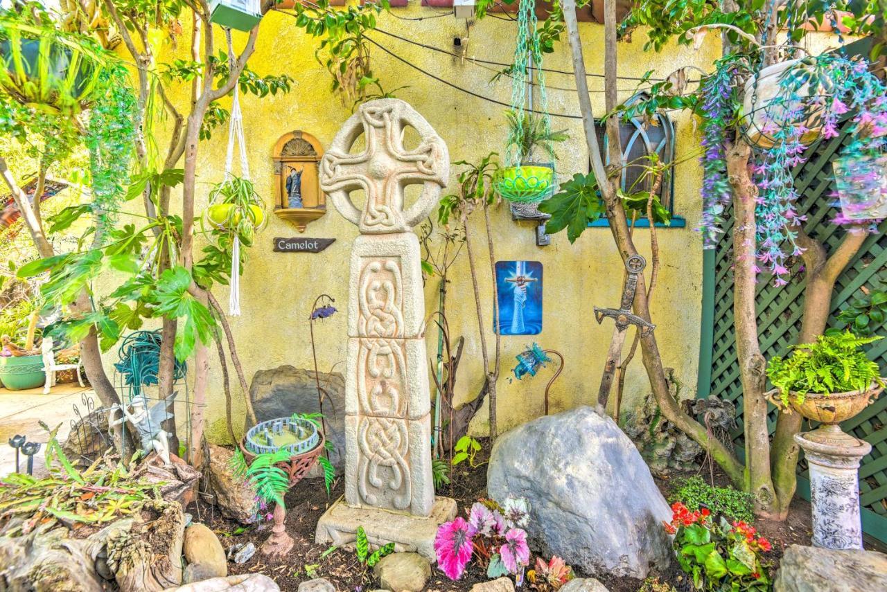 Flower Garden With Treehouse And Pond! Los Angeles