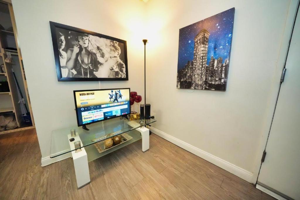 Charming Hollywood With Pool & Balcony * Los Angeles
