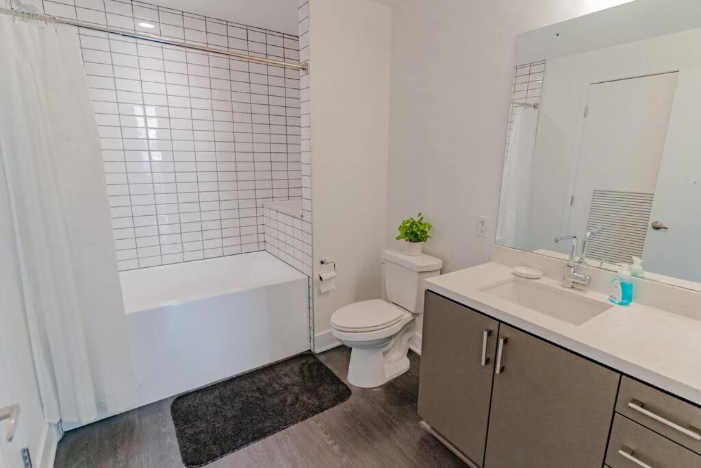 Downtown Paradise Escape With 2 Pools / Hot Tubs