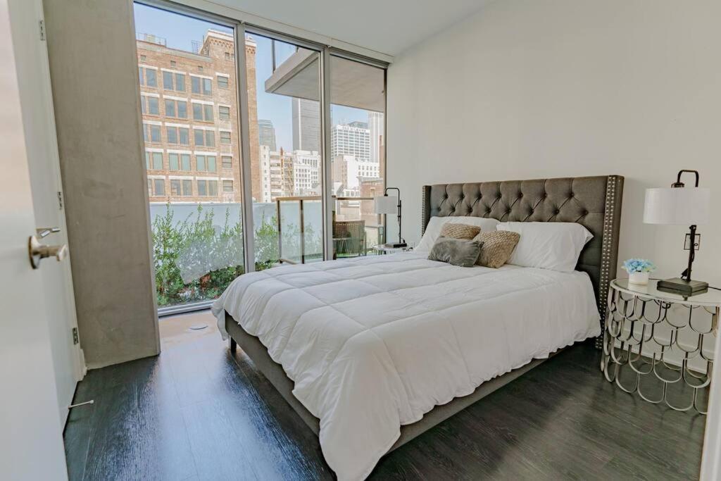 Apartment Downtown Paradise Escape With 2 Pools / Hot Tubs Los Angeles