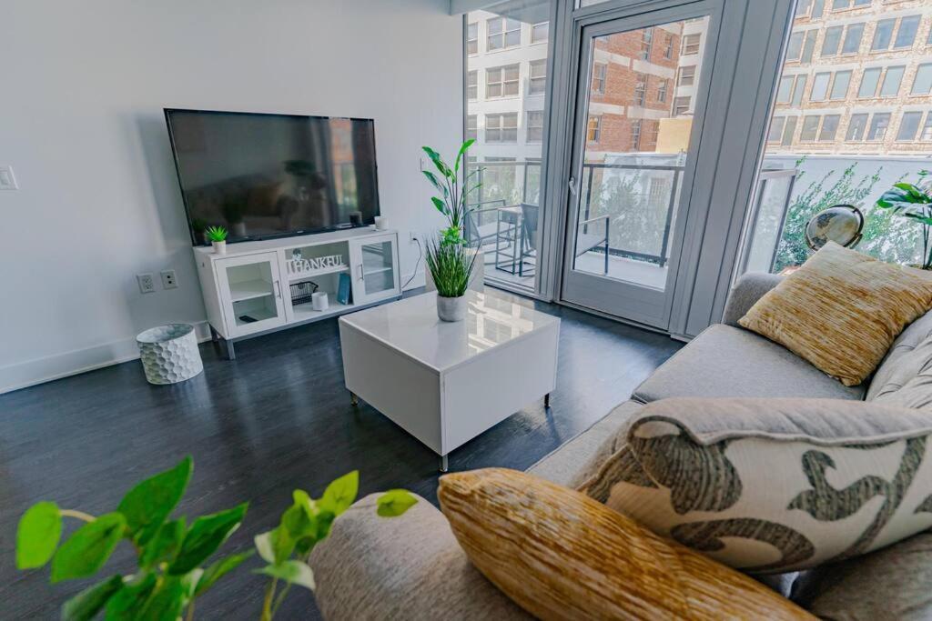 Downtown Paradise Escape With 2 Pools / Hot Tubs * Los Angeles