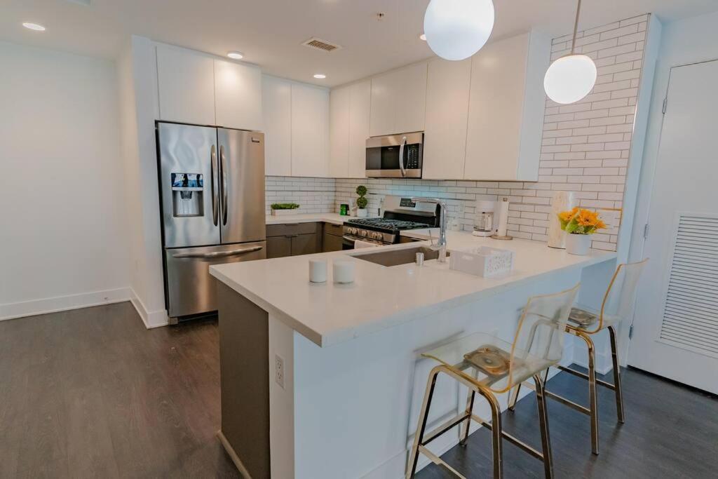 Downtown Paradise Escape With 2 Pools / Hot Tubs Apartment *
