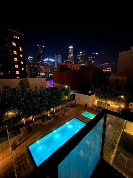 Downtown Paradise Escape With 2 Pools / Hot Tubs Apartment