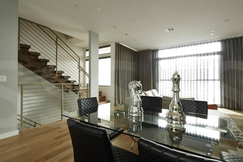 Massive 4 Story Townhouse In Heart Of La Apartment *
