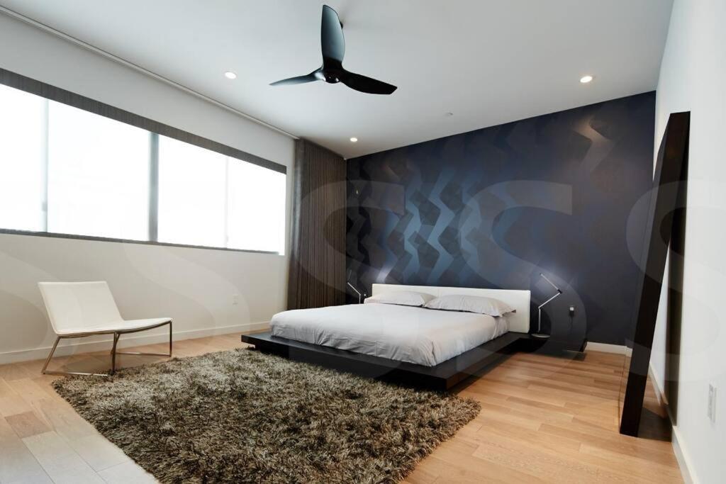 Massive 4 Story Townhouse In Heart Of La Apartment Los Angeles