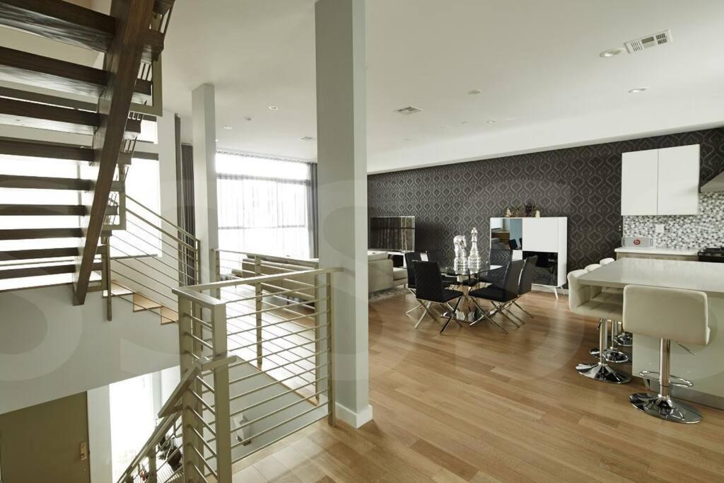 Apartment Massive 4 Story Townhouse In Heart Of La