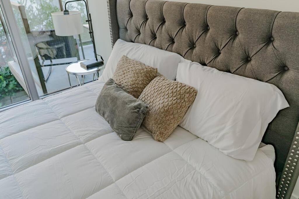 Downtown Paradise Escape With 2 Pools / Hot Tubs