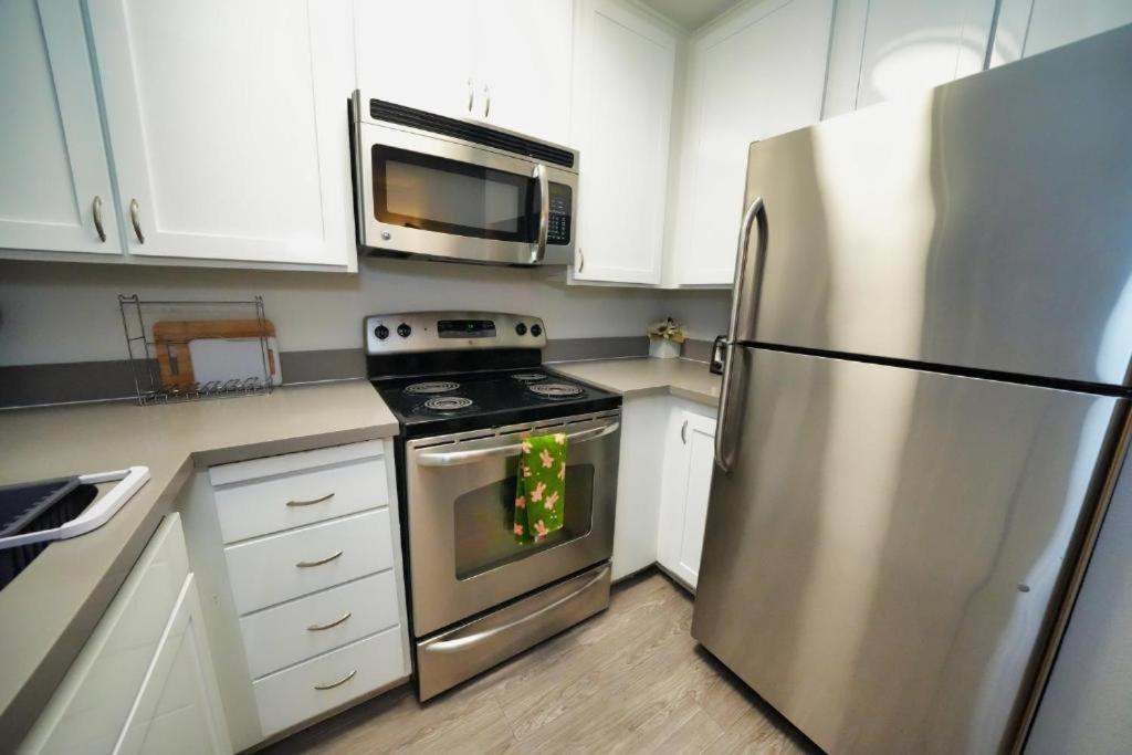 Charming Hollywood With Pool & Balcony Apartment Los Angeles